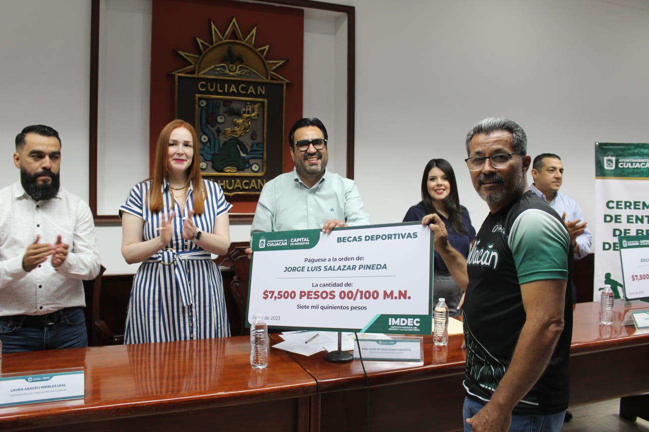 $!Reactivan entrega de becas deportivas en Culiacán