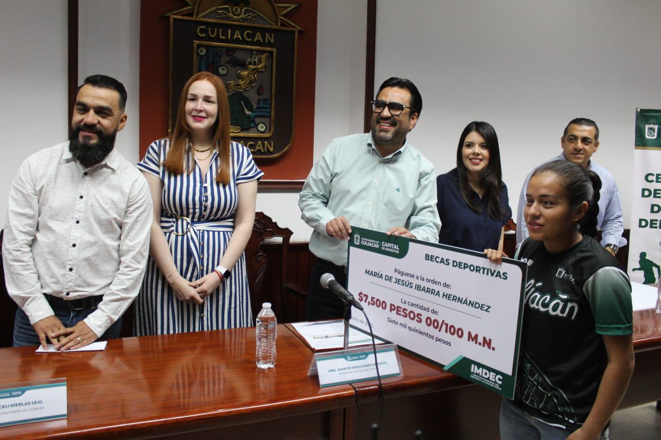 $!Reactivan entrega de becas deportivas en Culiacán