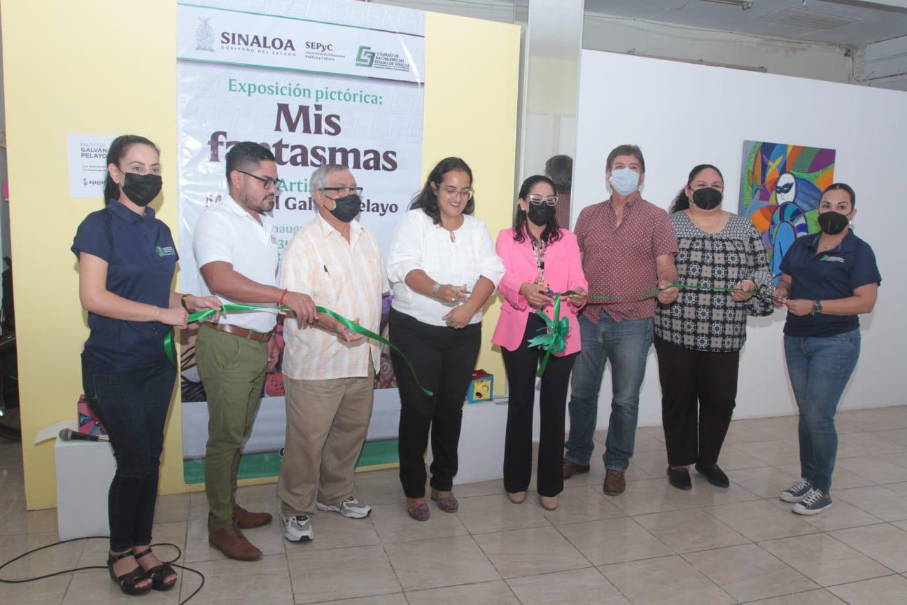 $!En el corte del listón inaugural estuvieron presentes la artista Marysol Galván, junto a Yadira Osuna y Samuel Sánchez, y profesores invitados.