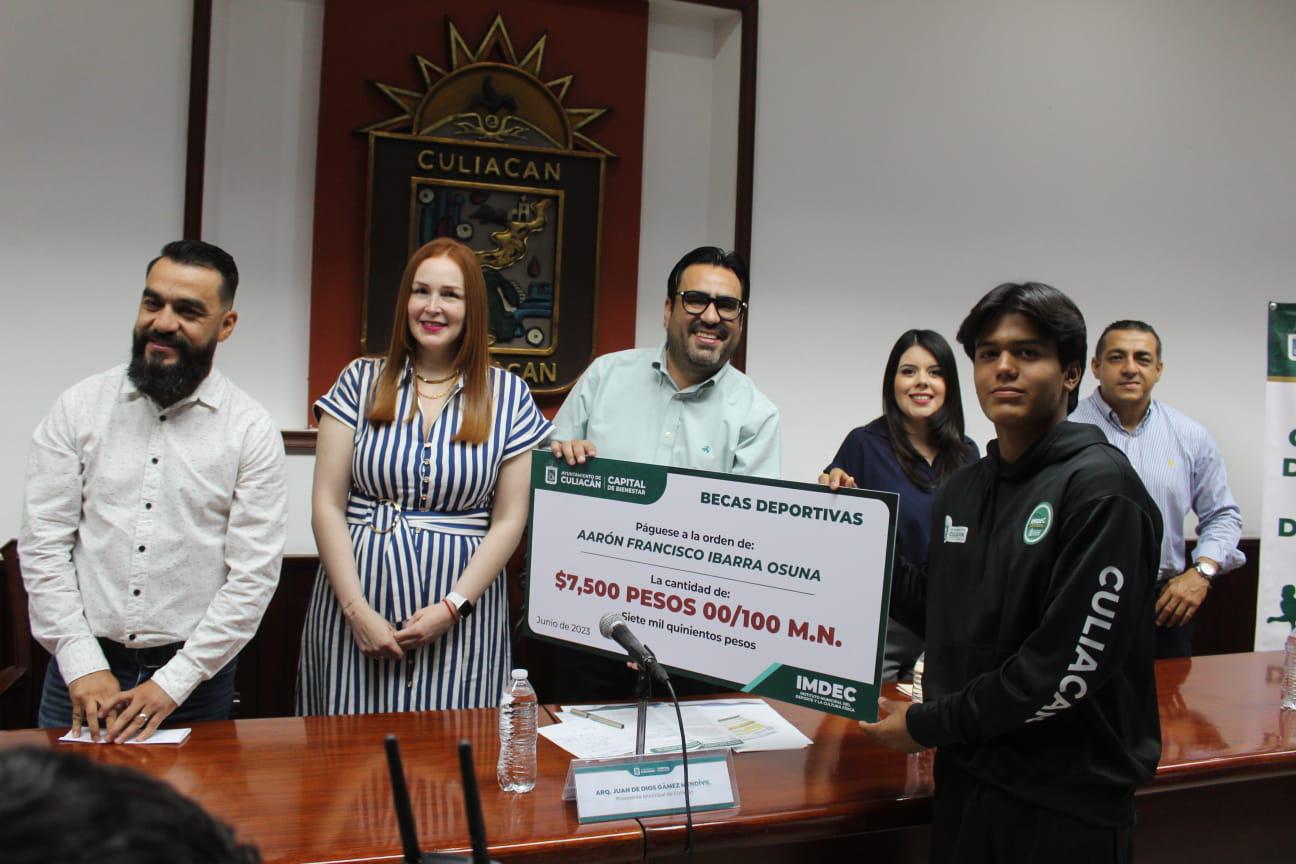$!Reactivan entrega de becas deportivas en Culiacán