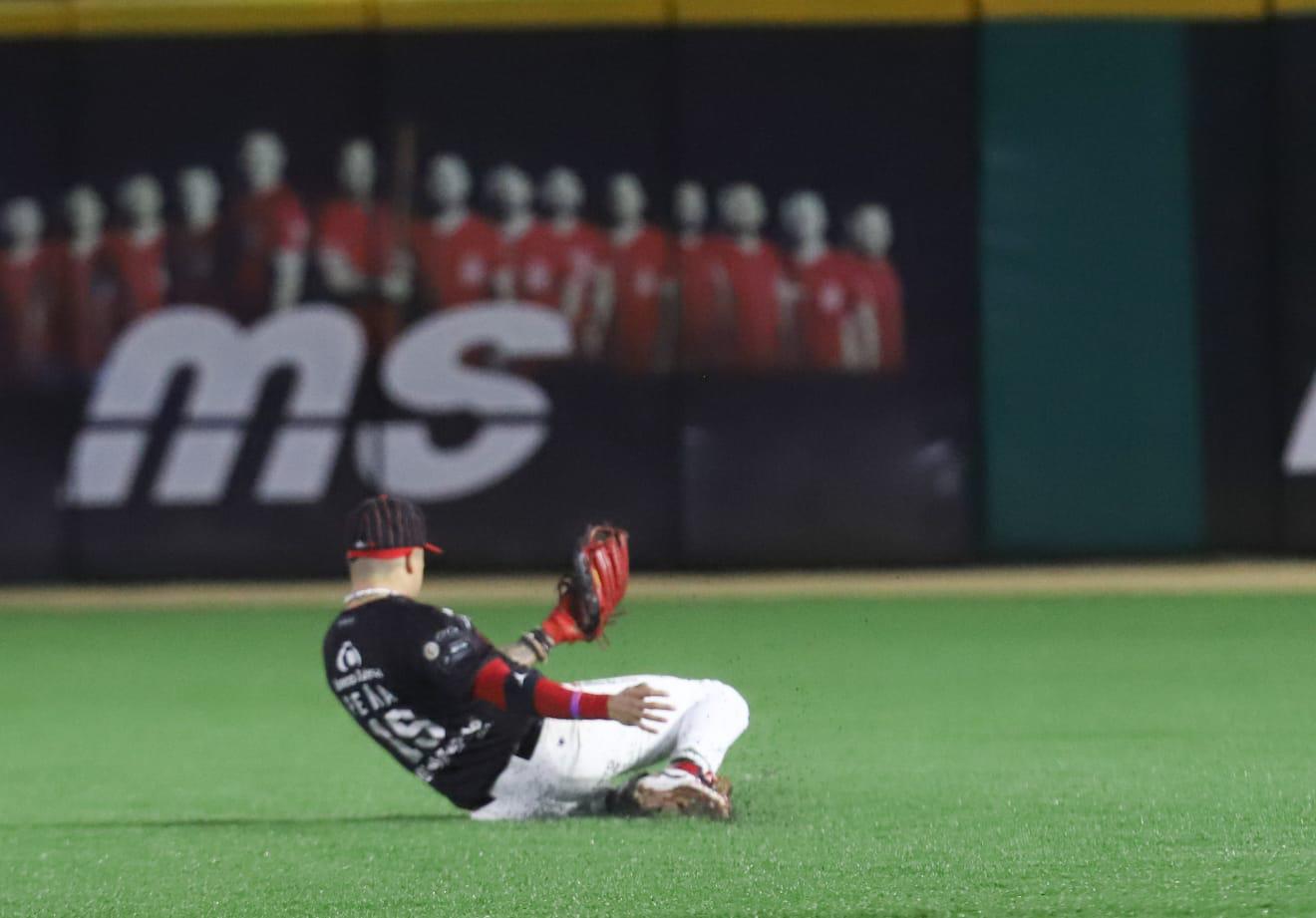 $!Venados pega de nuevo a Tomateros y está a la mitad del camino a la final