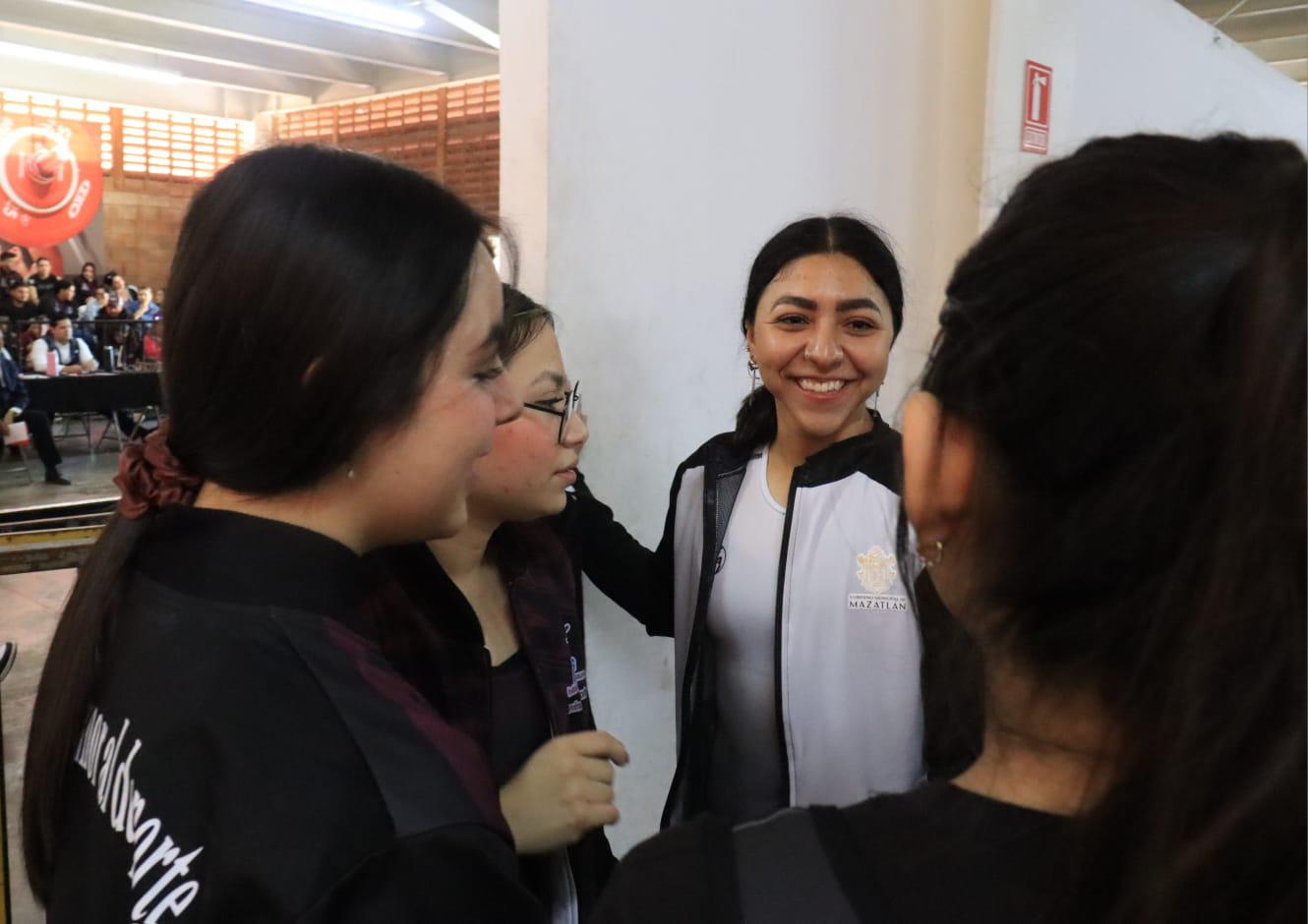 $!Karla Partida, de Mazatlán, gana medalla de oro en los estatales de halterofilia
