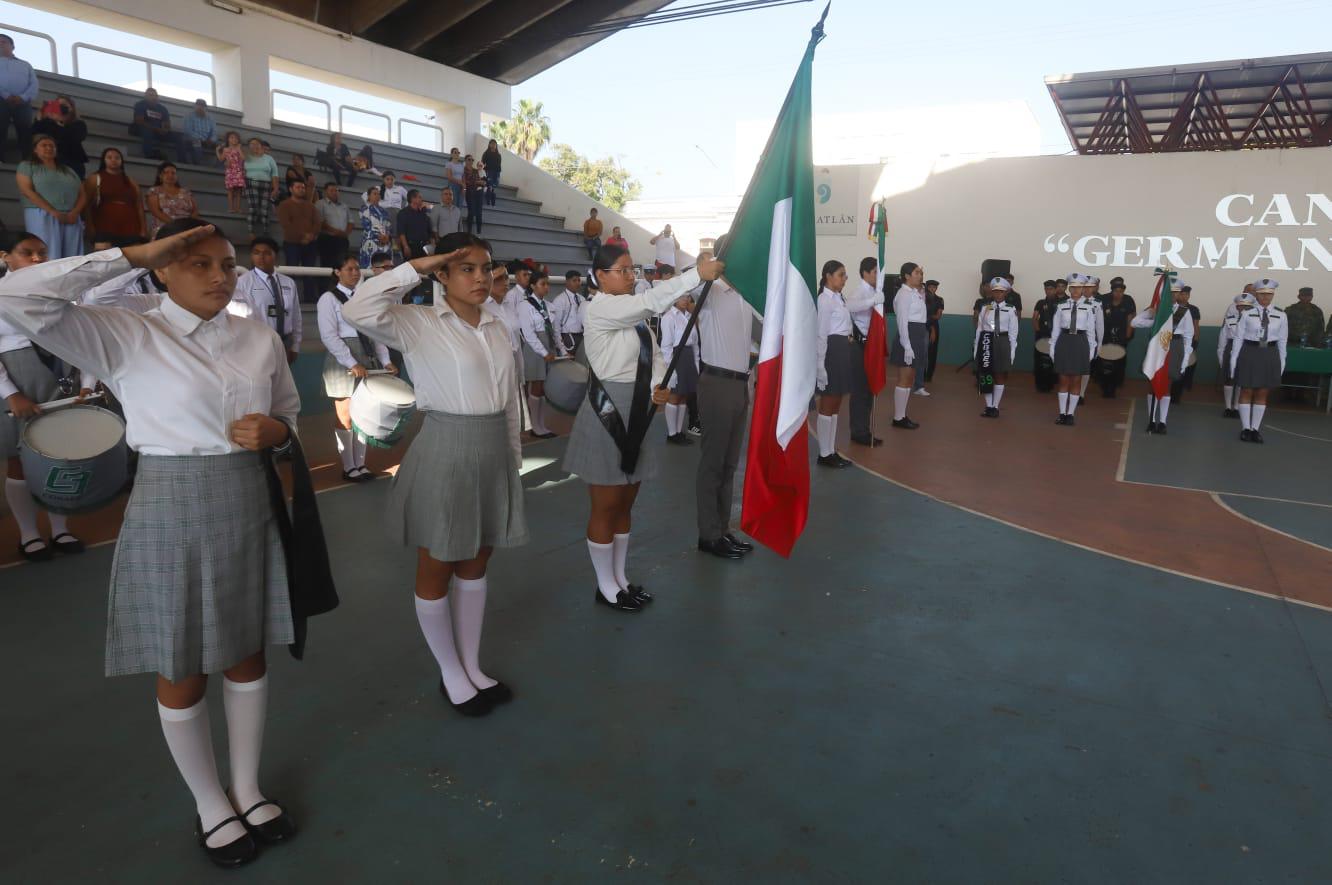 $!Villa Unión y Escuinapa clasifican a estatal de Bandas de Guerra y Escoltas de Cobaes