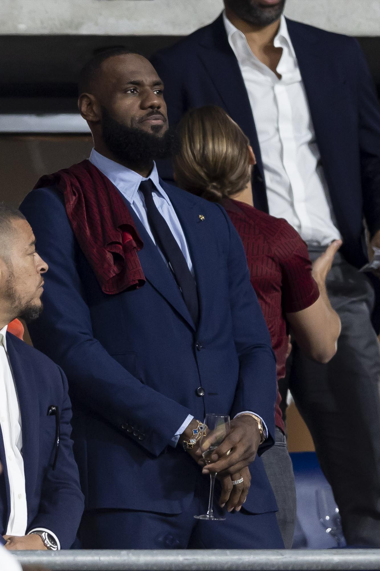 $!LeBron James, oficialmente multimillonario: ¿quiénes son los otros deportistas que rompieron esa barrera de dinero ganado?