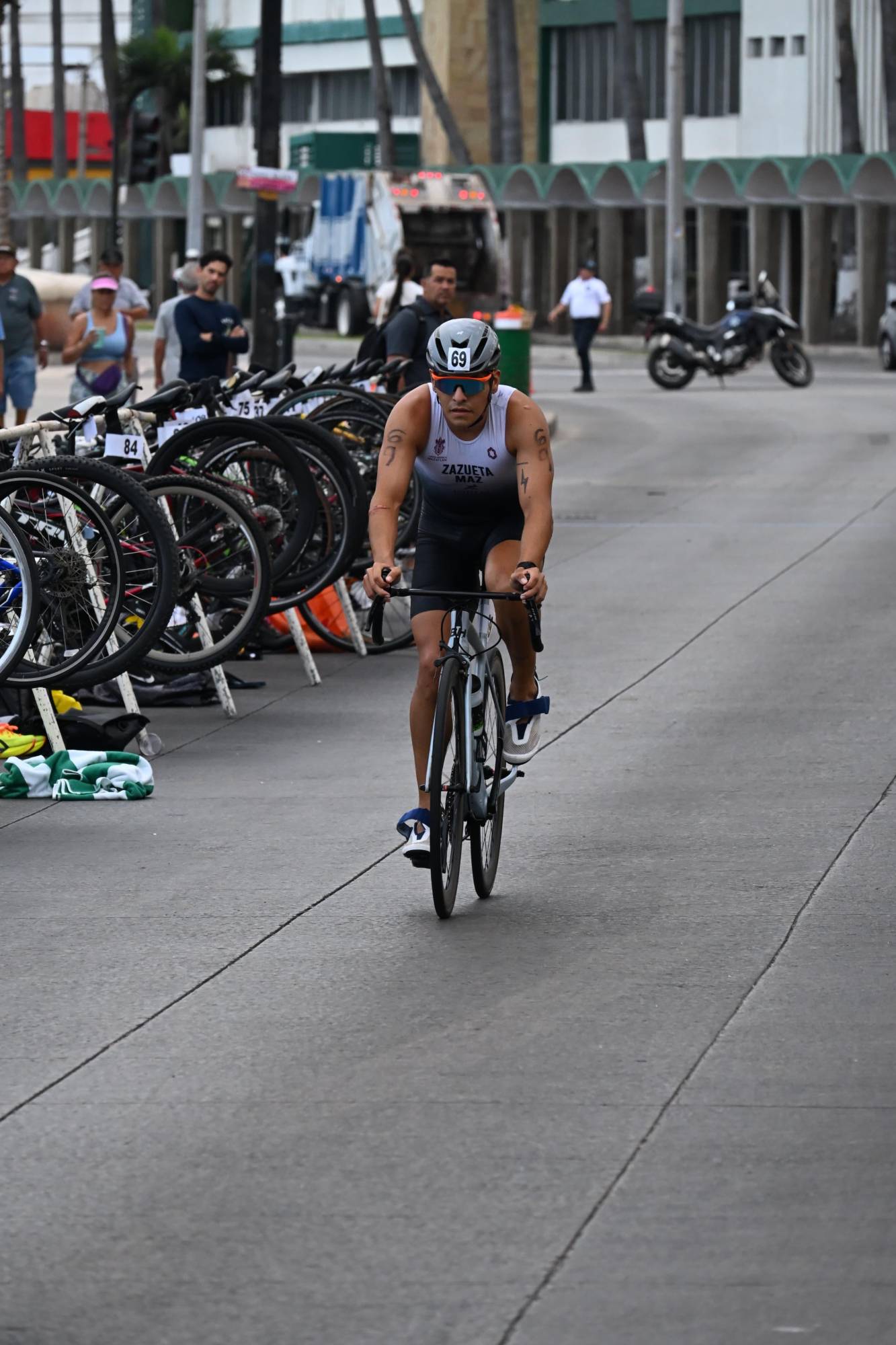$!José Luis Zazueta y Antonella Guzmán triunfan en el Triatlón Trimaz 2025