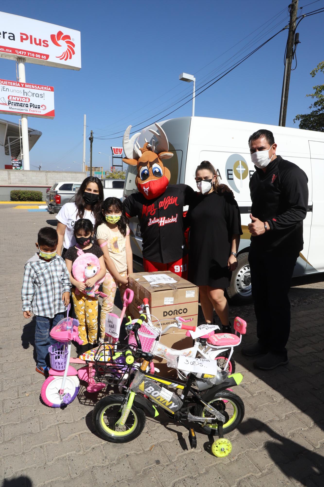 $!Venados de Mazatlán y Aeternus Funerales se convierten en Reyes Magos y brindan alegría
