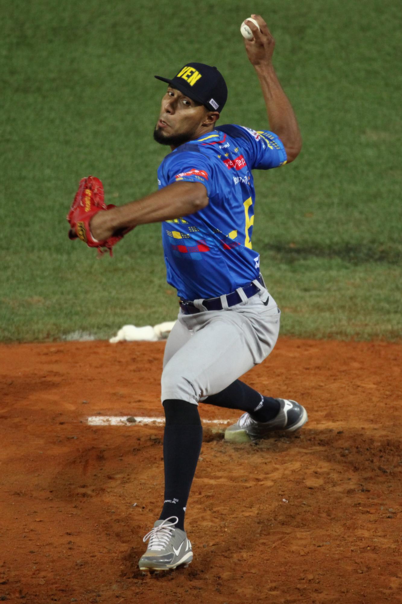 $!Venezuela viene de atrás para imponerse a Curazao en la Serie del Caribe
