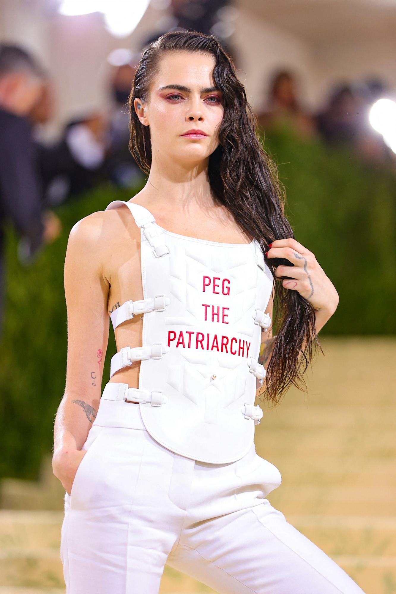 $!Extravagancia y glamour lucen los famosos que asisten al desfile del MET Gala 2021