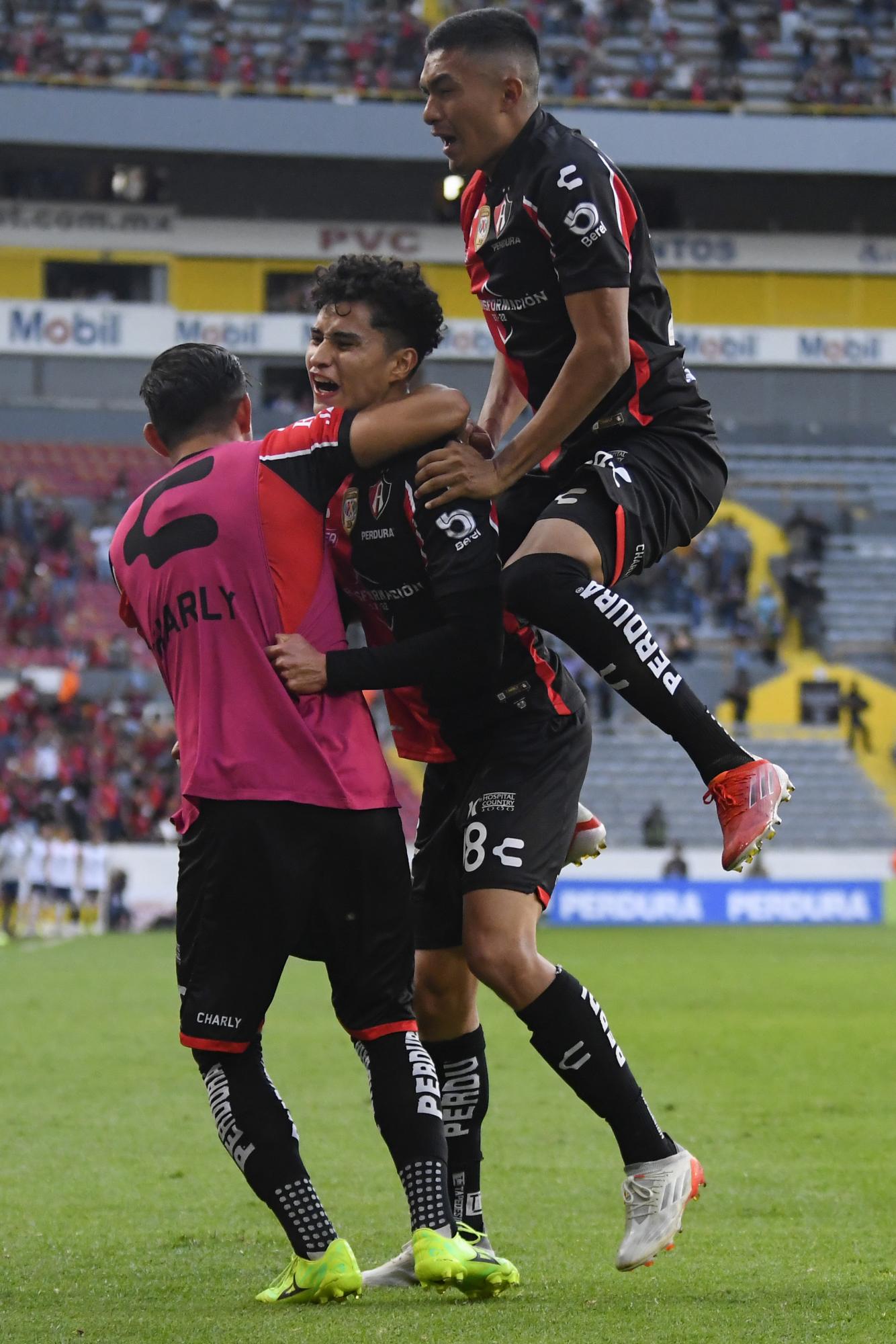 $!Atlas se presenta como campeón del futbol mexicano y gana con autogol