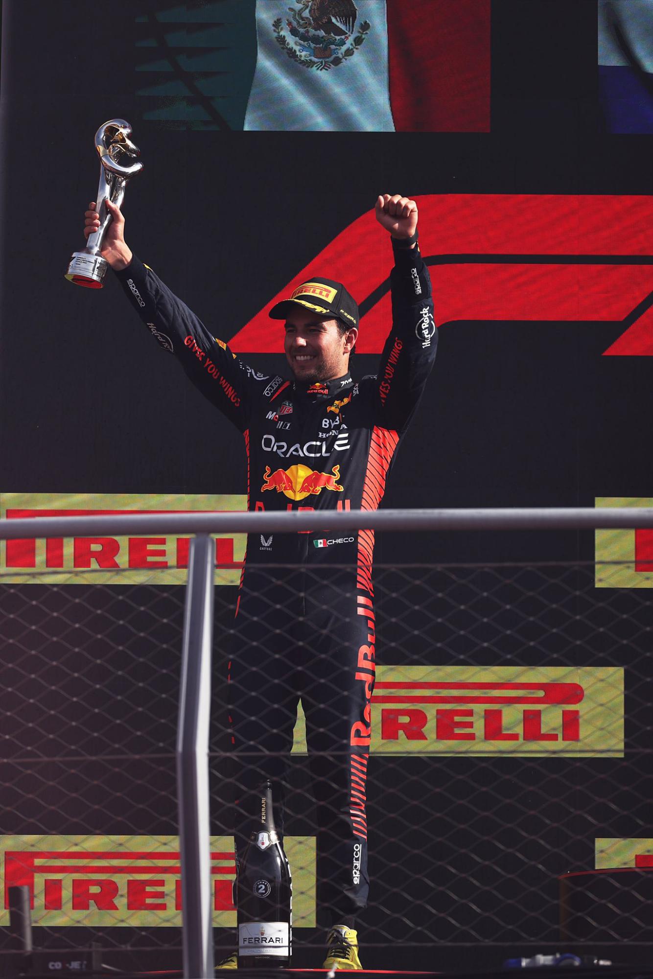 $!Checo reconoce que batalla con Sainz ‘fue extrema’