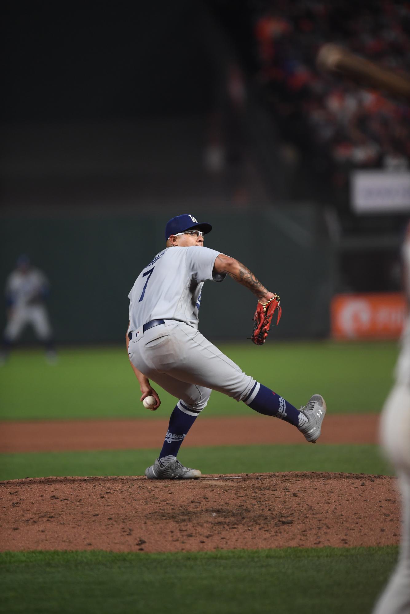 $!Julio Urías guía al triunfo a Dodgers ante Gigantes y se empareja la Serie Divisional
