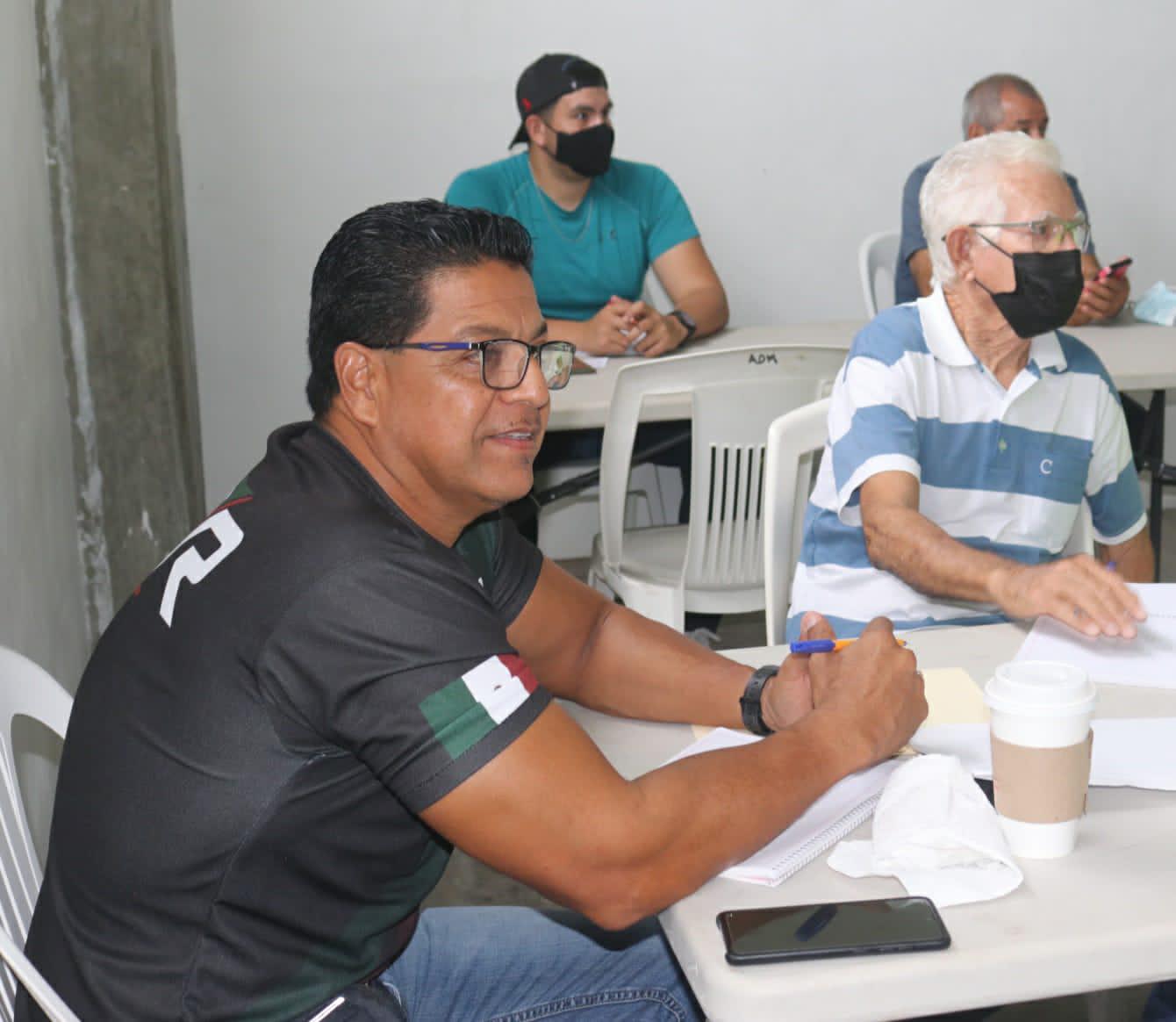 $!Entrenadores de Mazatlán potencian su desarrollo humano y profesional con curso