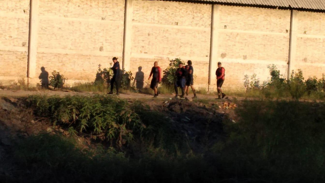 $!Reanudan búsqueda de joven que cayó al Canal Recursos, en Culiacán