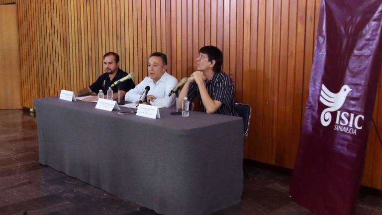 Juan Avilés Ochoa, acompañado de Ricardo Rodríguez y Eduardo García Barrios .