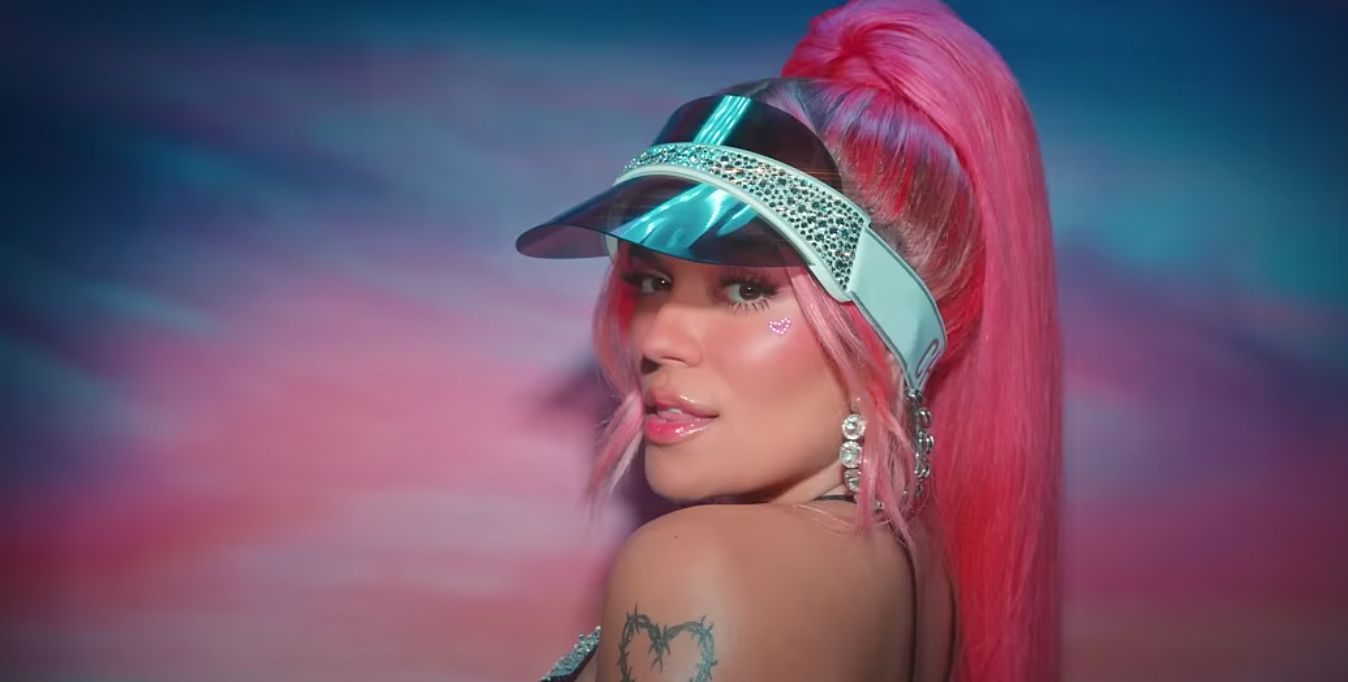 $!Es Karol G oficialmente una chica ‘Barbie’ con ‘Watati’