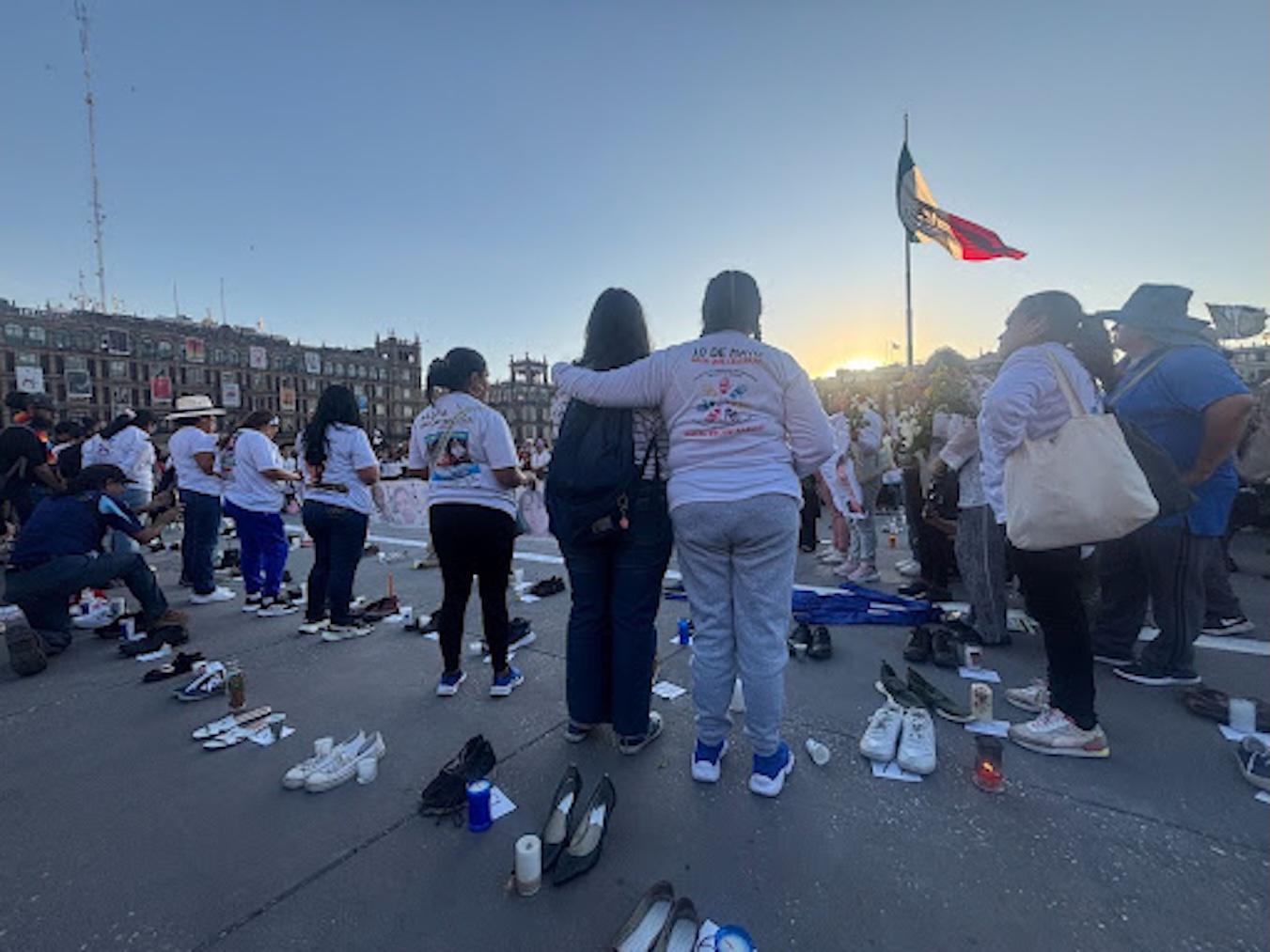 $!Madres buscadoras en la manifestación en el Zócalo de la Ciudad de México del pasado 15 de marzo, en la que se exigió atención a las desapariciones de personas.