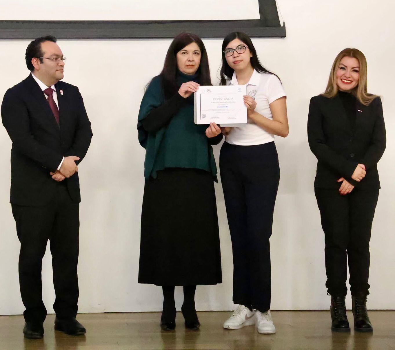 $!Joven mazatleca es seleccionada entre los 20 mejores en reto de innovación de tecnología