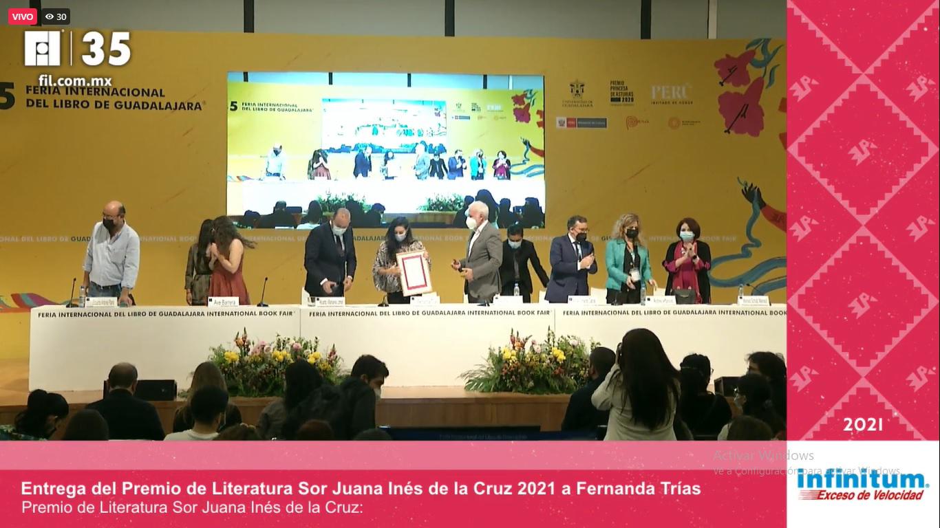 $!Recibe Fernanda Trías el Premio de Literatura Sor Juana Inés de la Cruz en la FIL de Guadalajara
