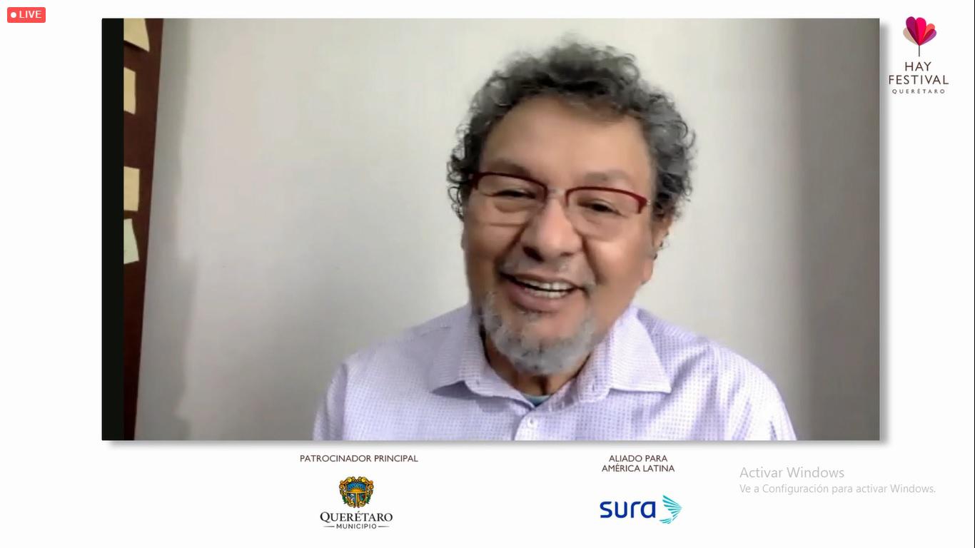 $!Quiere Élmer Mendoza escribir una novela de amor