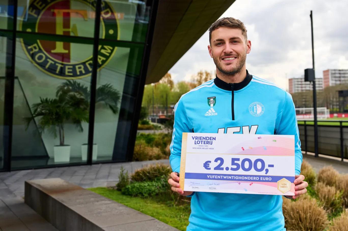 $!Santi Giménez y Jorge Sánchez con reconocidos en la Eredivisie
