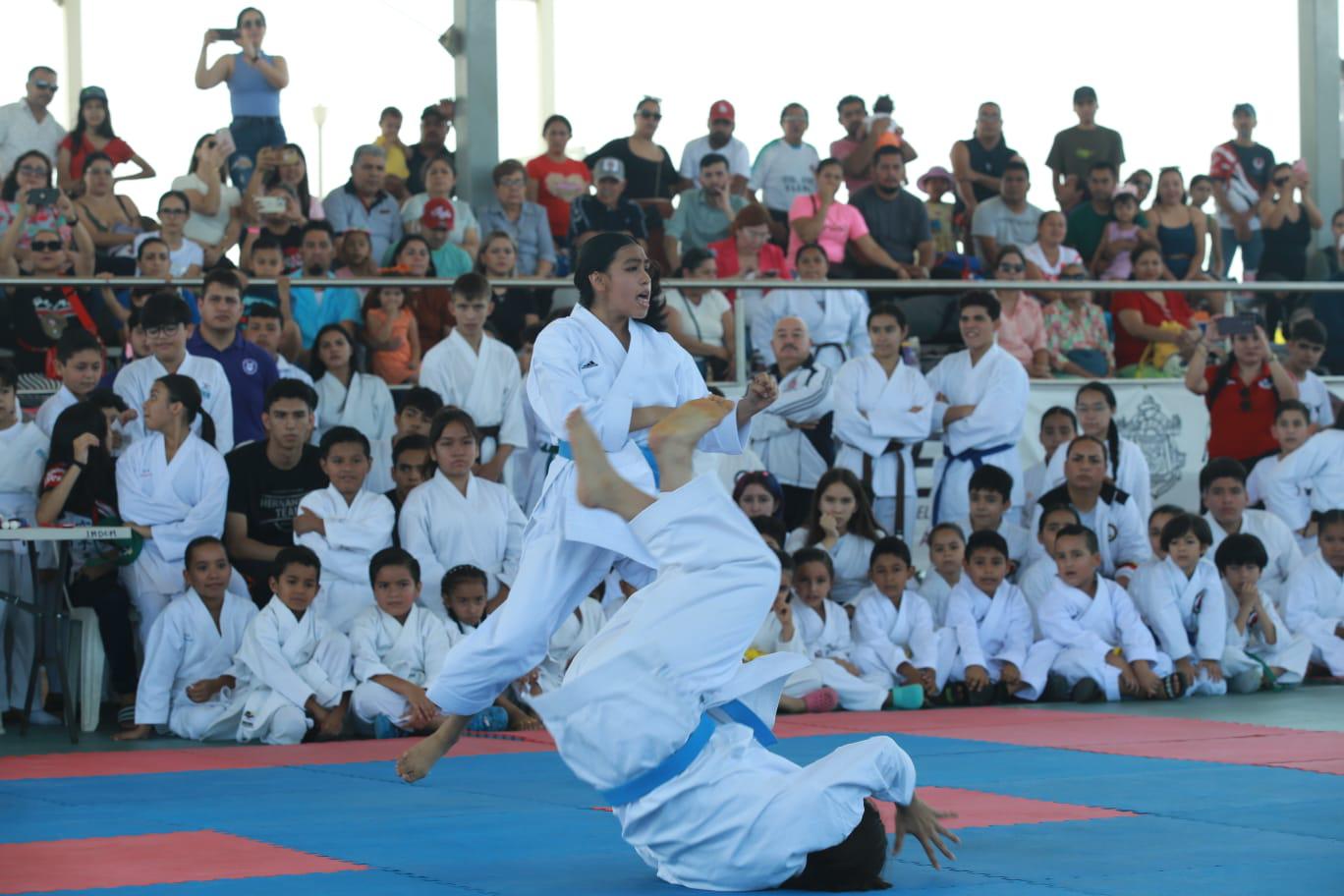 $!Fomentan el deporte en la edición 24 de la Copa Datemex de Karate-Do