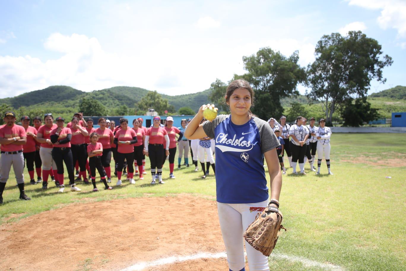 $!Estrecha lazos de amistad Club Chololos con cuadrangular de softbol