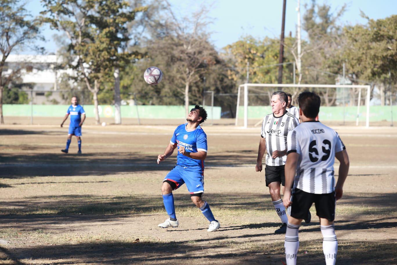 $!Deportivo Cristian Muñoz golea en la Liga Intermédicos