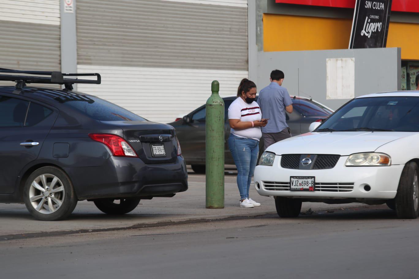 $!En Mazatlán una empresa de oxígeno no vende si no tienen contratados los tanques con ella, denuncian ciudadanos