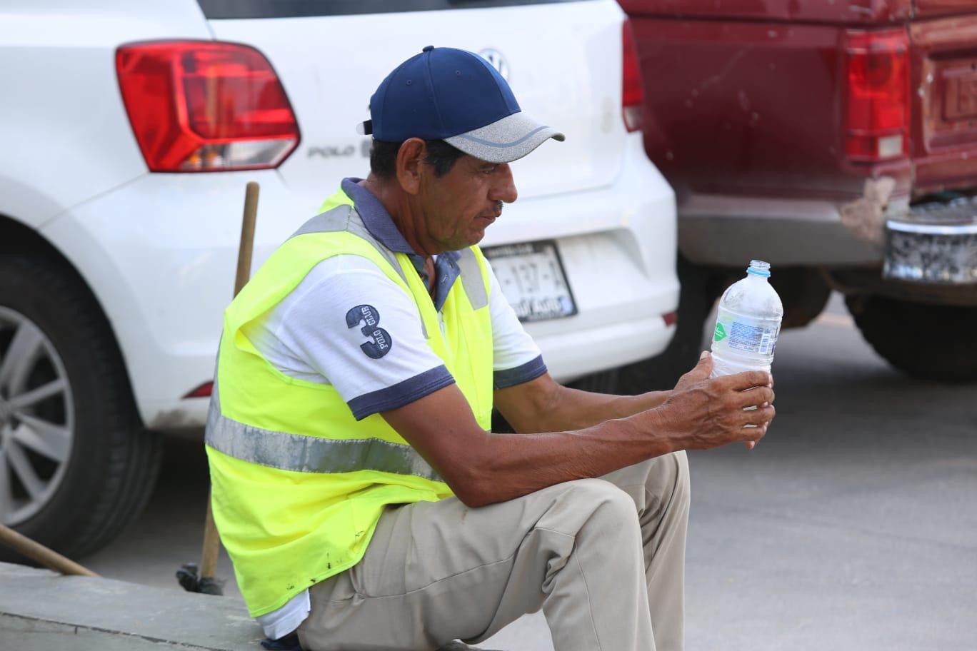 $!Alertan por ola de calor en Mazatlán de 36° y 37° y sensación térmica de casi 50°
