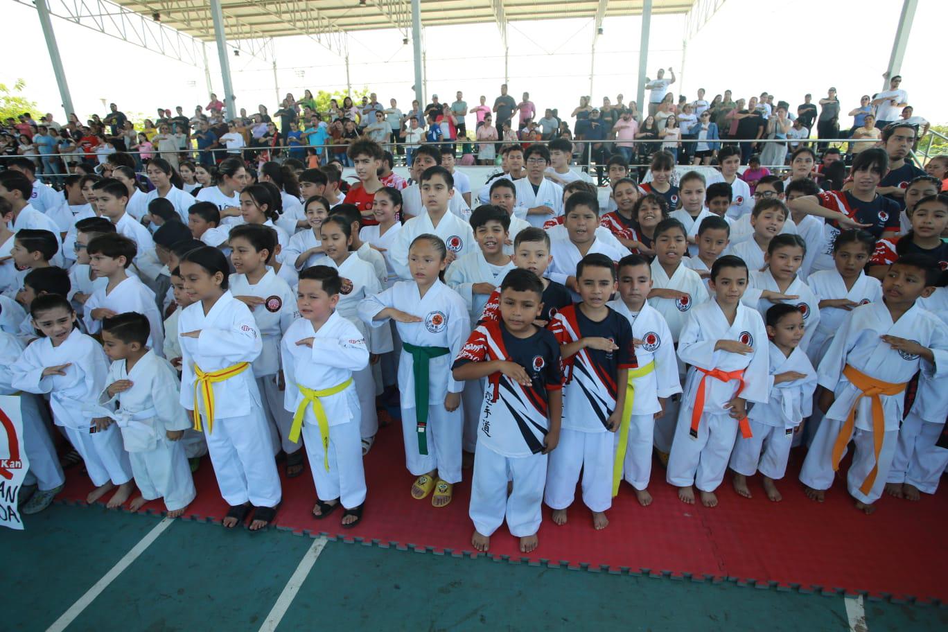 $!Gran fiesta viven karatecas en inauguración de Copa Noroeste