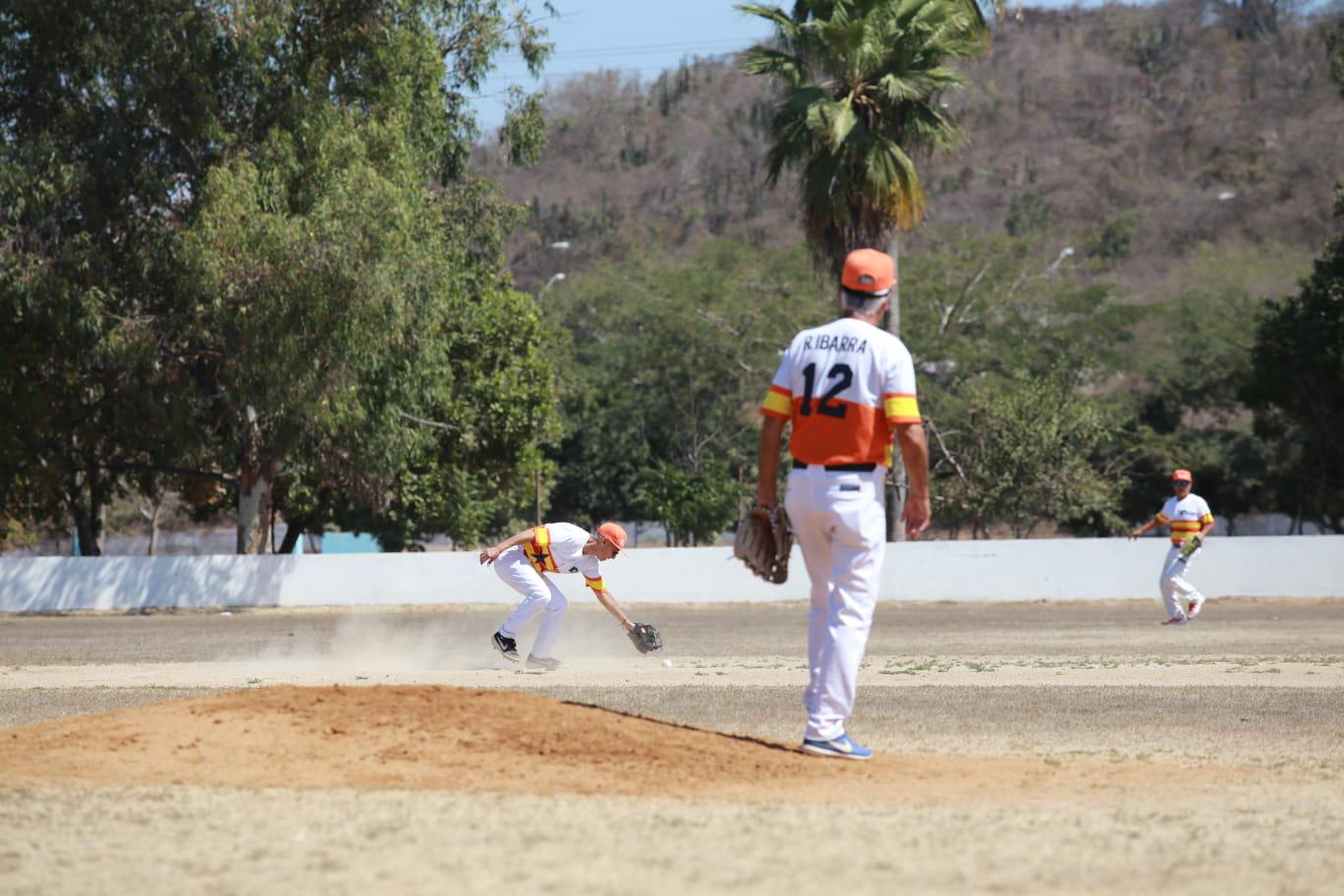 $!Las Higueras salen avantes ante El Armadillo, en beisbol del Chololos