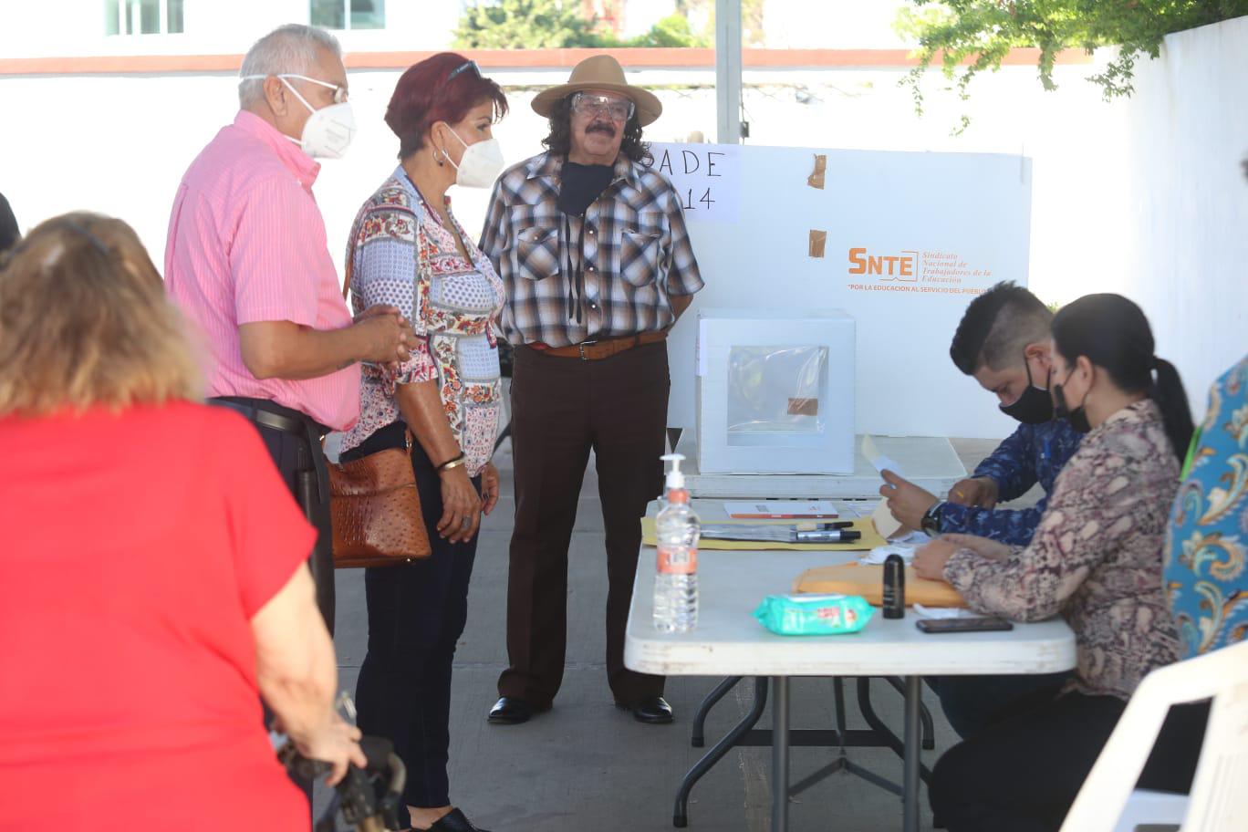 $!Con denuncias de padrones incompletos, votan para renovar dirigencia del SNTE 27 en Mazatlán
