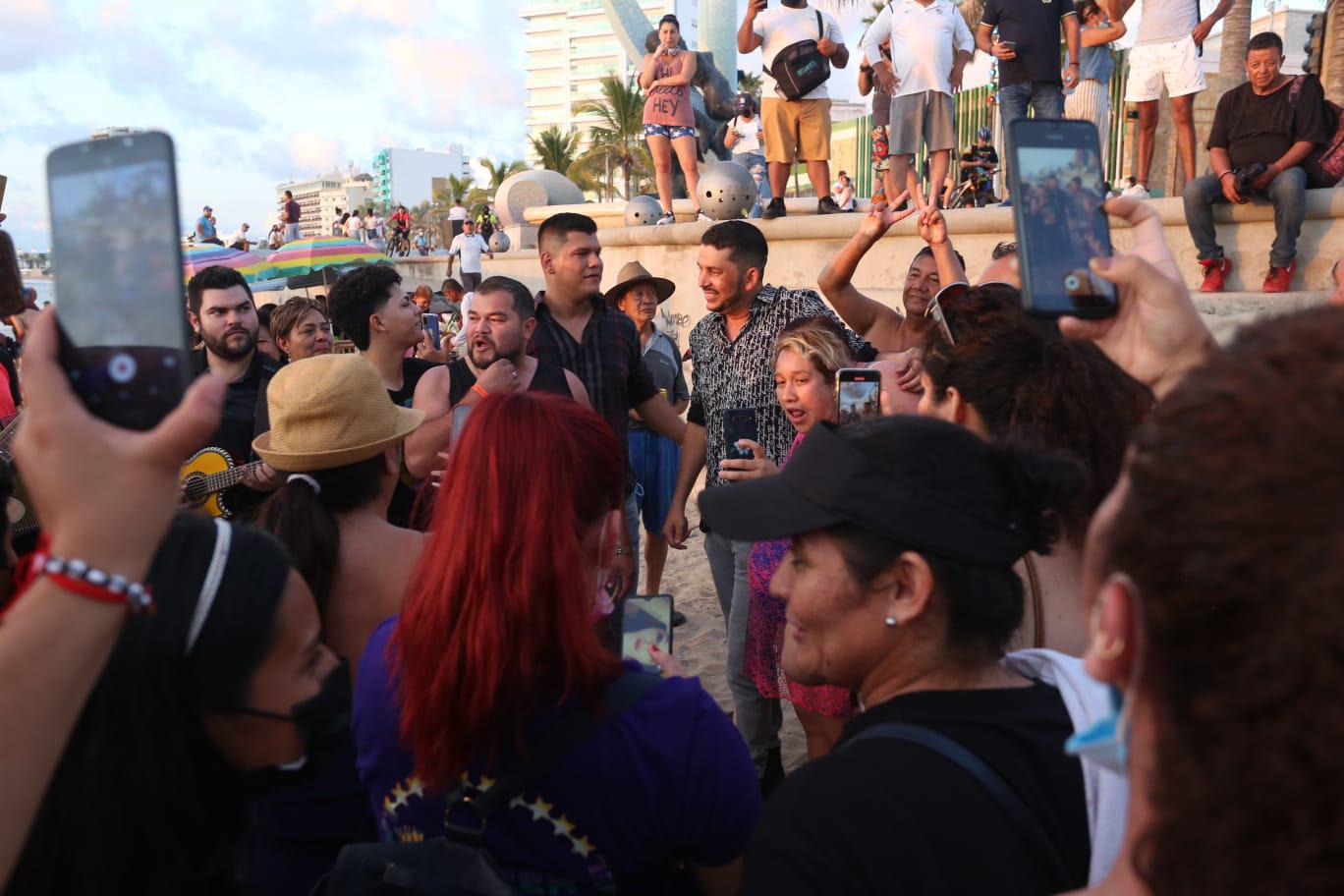 $!Luis Ángel Franco ‘El Flaco’ muestra su apoyo para encontrar a joven desaparecido en Mazatlán