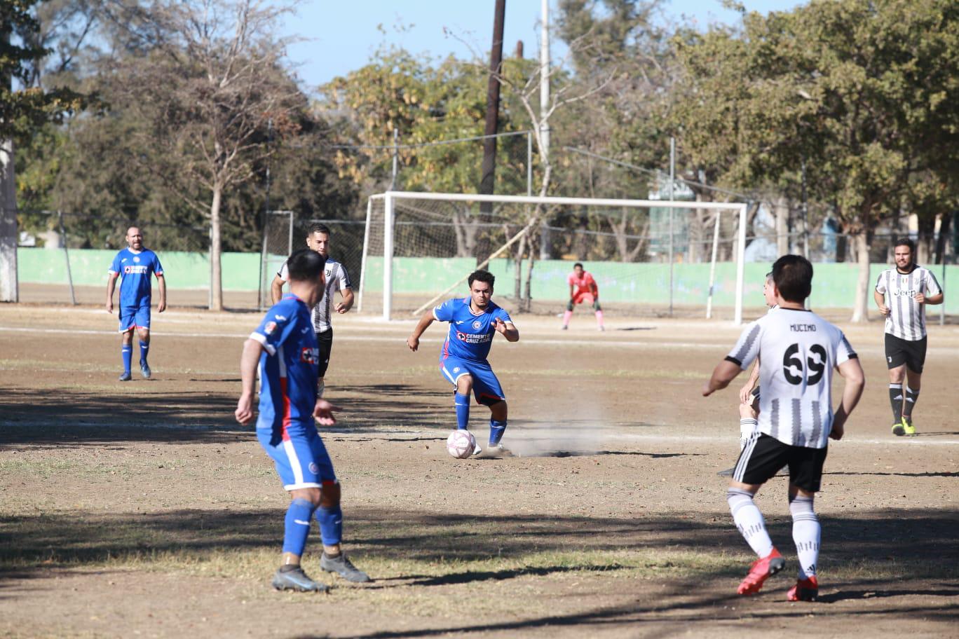 $!IMSS-Umepa levanta la copa en Futbol Intermédicos