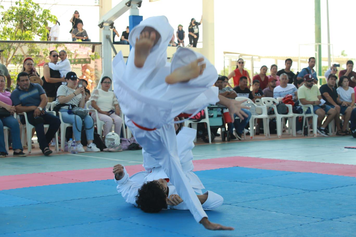$!Gran fiesta viven karatecas en inauguración de Copa Noroeste