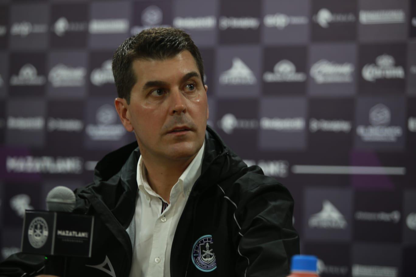 $!Queremos que los equipos que vengan a Mazatlán vivan un infierno: Ismael Rescalvo