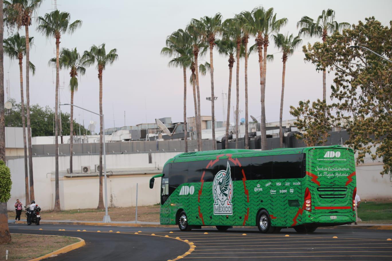 $!La Selección Mexicana de futbol llega con total hermetismo a Mazatlán