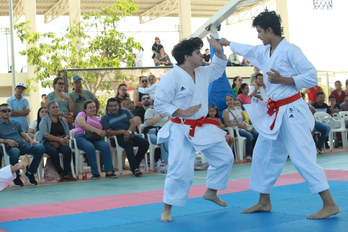 $!Fomentan el deporte en la edición 24 de la Copa Datemex de Karate-Do
