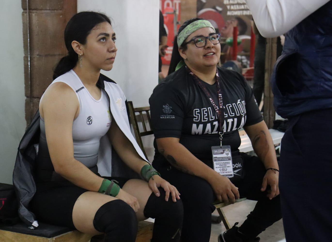$!Karla Partida, de Mazatlán, gana medalla de oro en los estatales de halterofilia