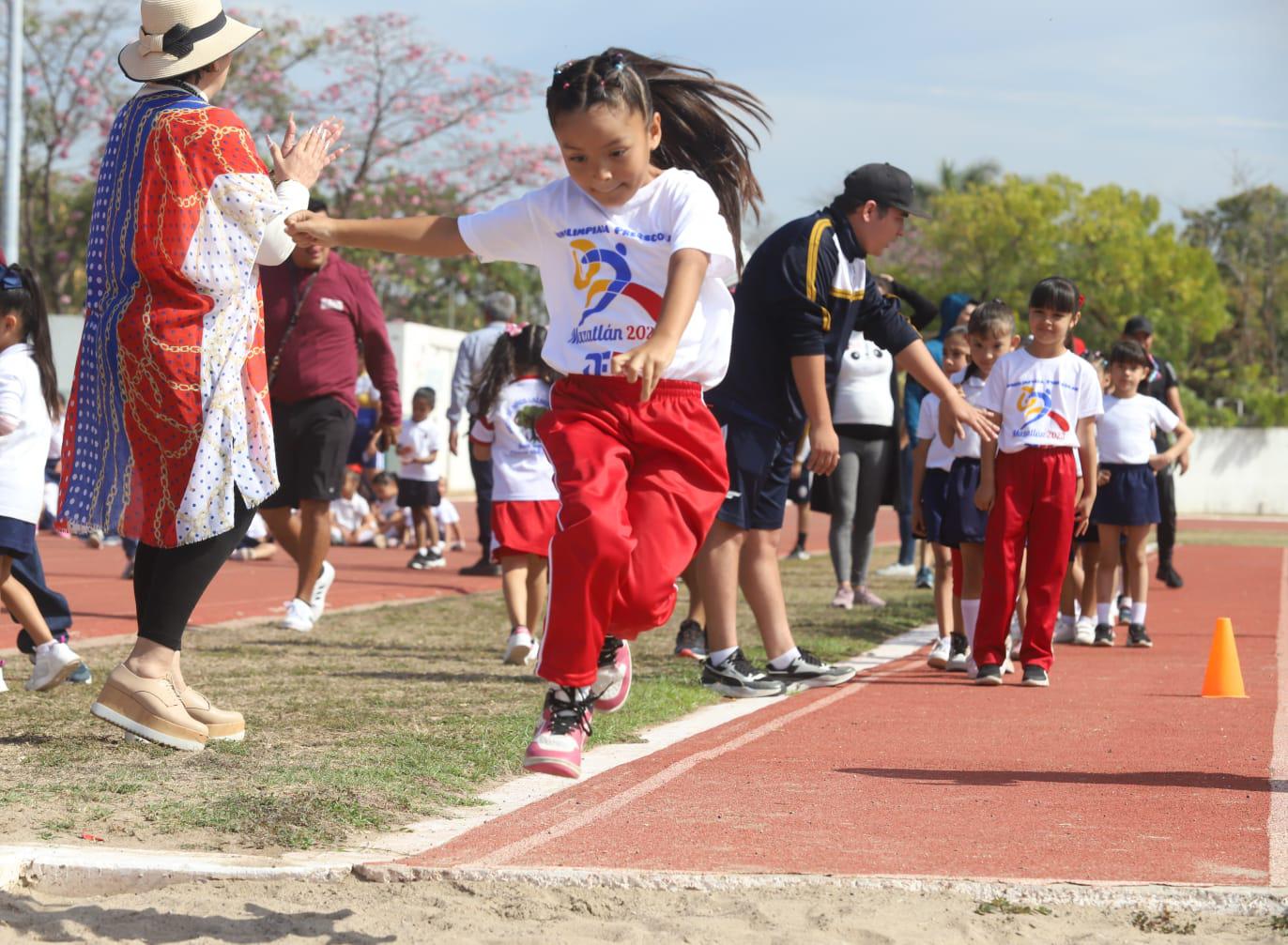 $!Niños de preescolar toman parte de la activación física