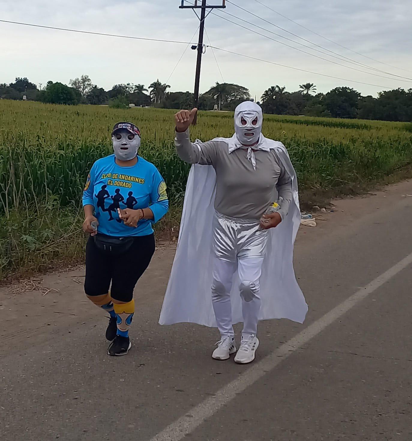 $!Mazatleca Norma Labrador anda desatada y ahora gana el Medio Maratón de la Candelaria en Quilá