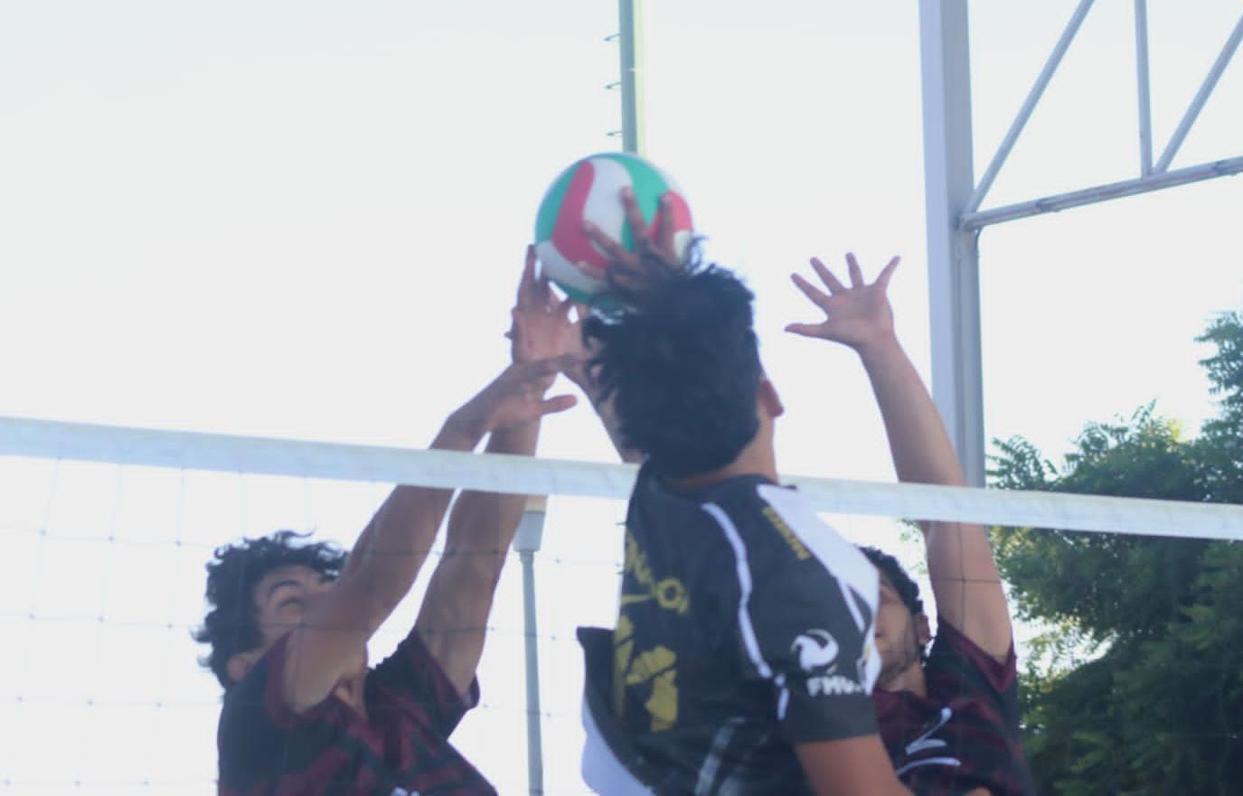 $!‘Encienden’ porras el zonal de voleibol de sala