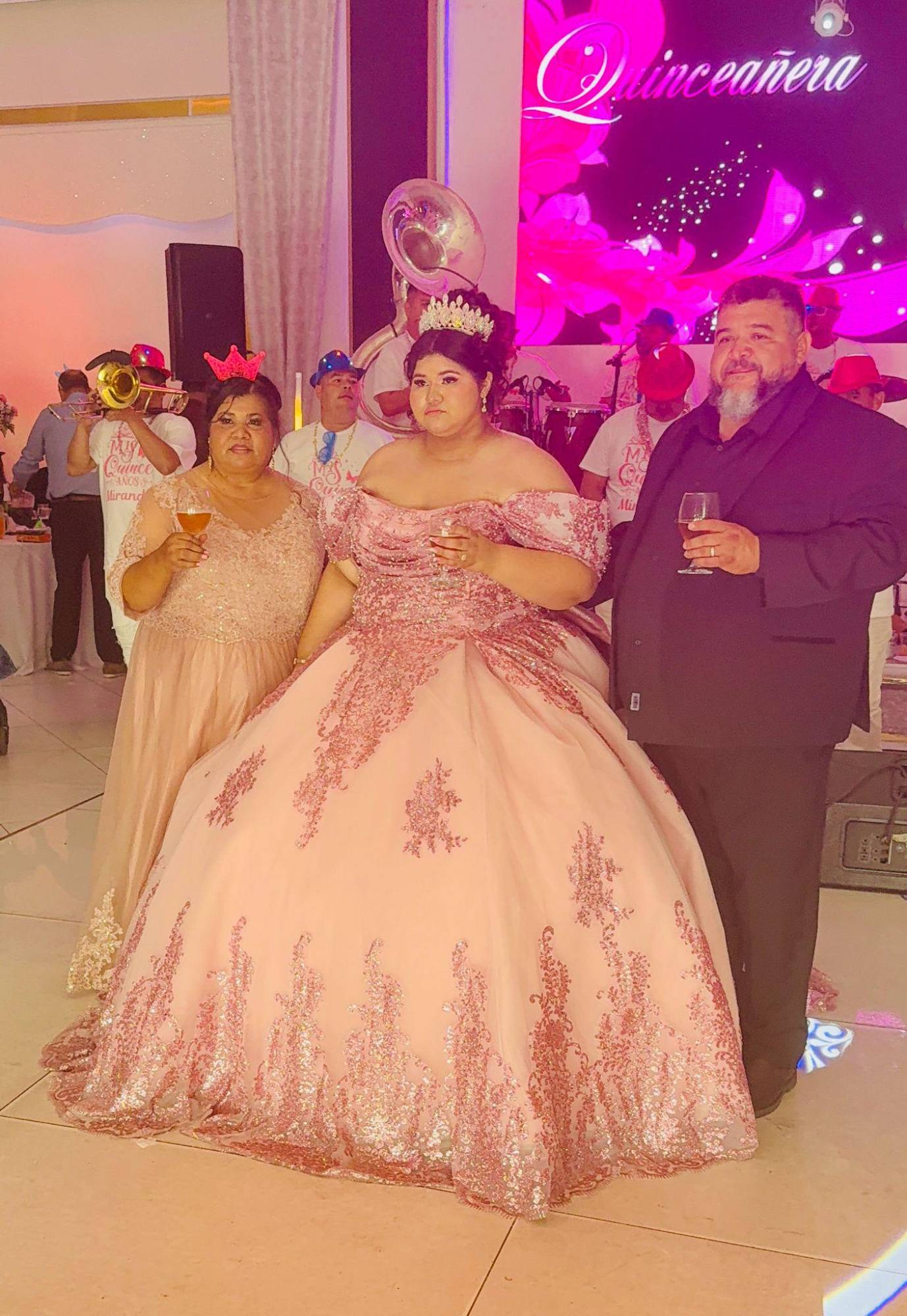 $!Juan José y Maricruz Calderón celebran a su hija Miranda.