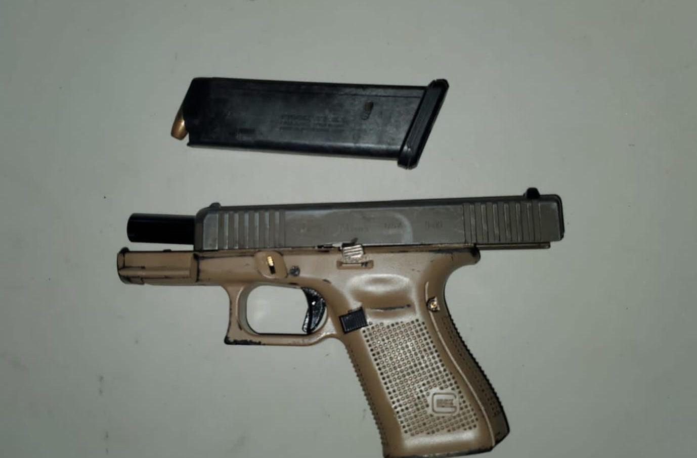 $!Con dos armas de fuego, detienen a un hombre en la colonia Infonavit Solidaridad, en Culiacán