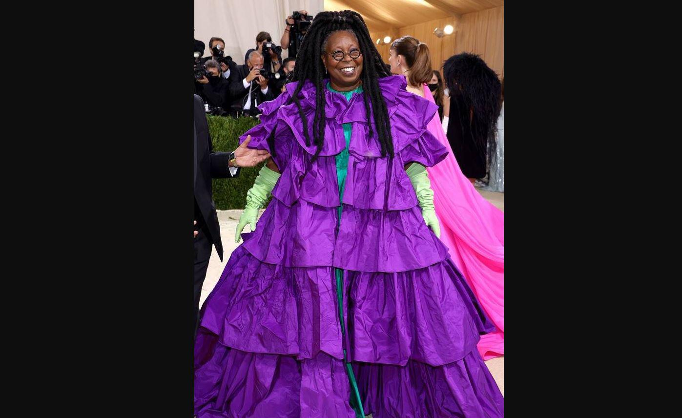 $!Extravagancia y glamour lucen los famosos que asisten al desfile del MET Gala 2021
