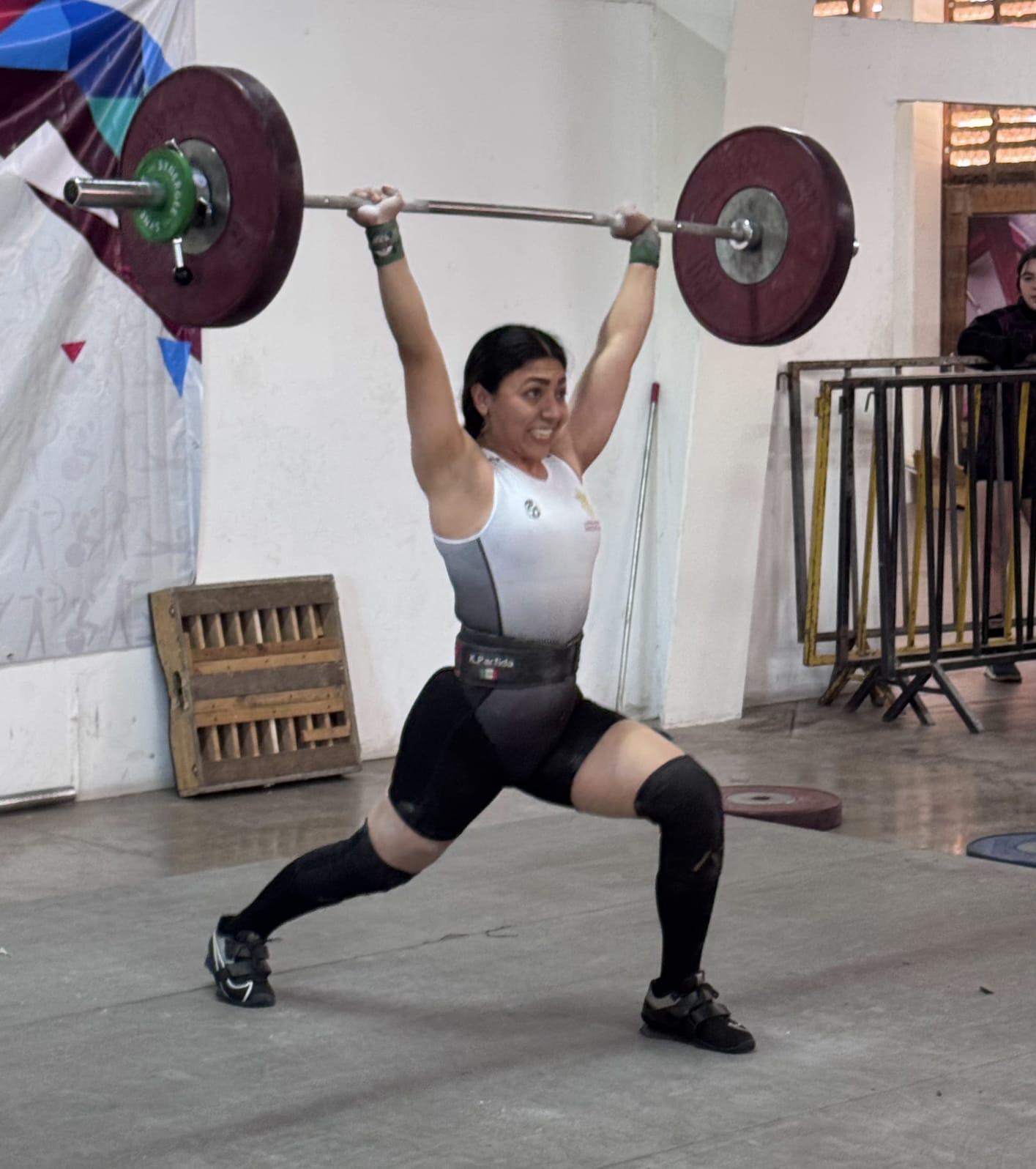$!Karla Partida, de Mazatlán, gana medalla de oro en los estatales de halterofilia