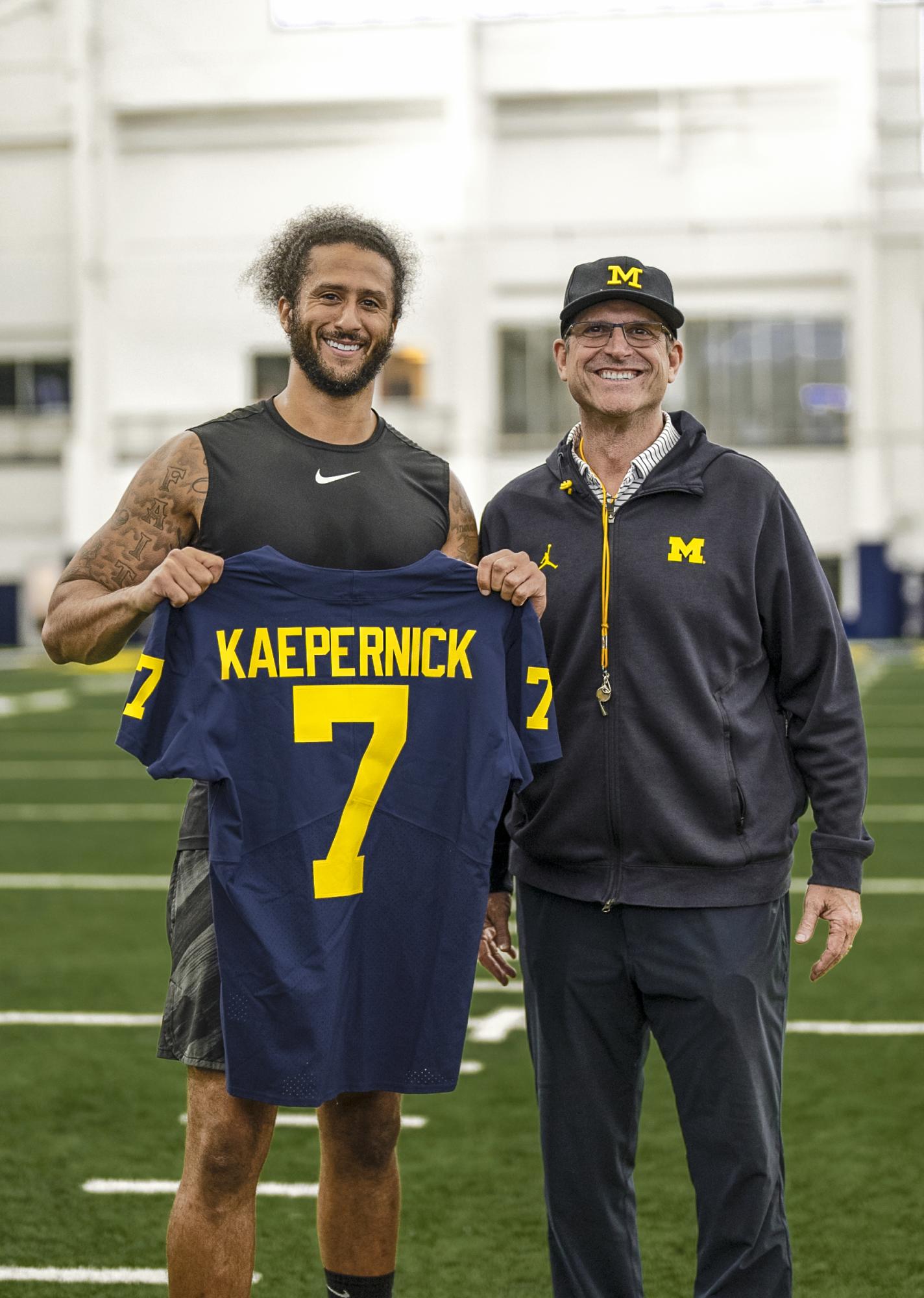 $!Colin Kaepernick dice que puede ayudar a cualquier equipo a ser mejor y a ganar