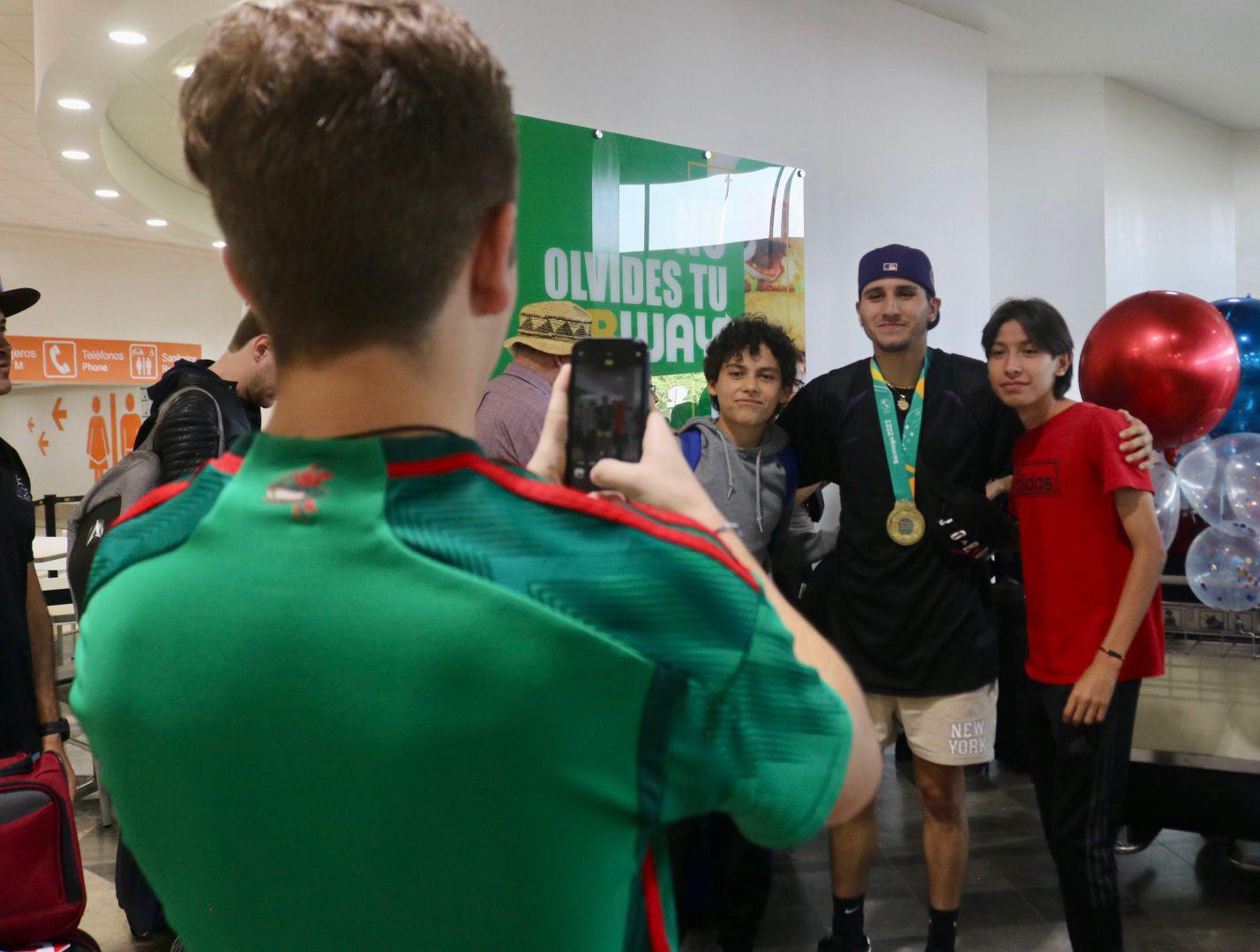 $!Marco Verde es recibido como héroe en Mazatlán
