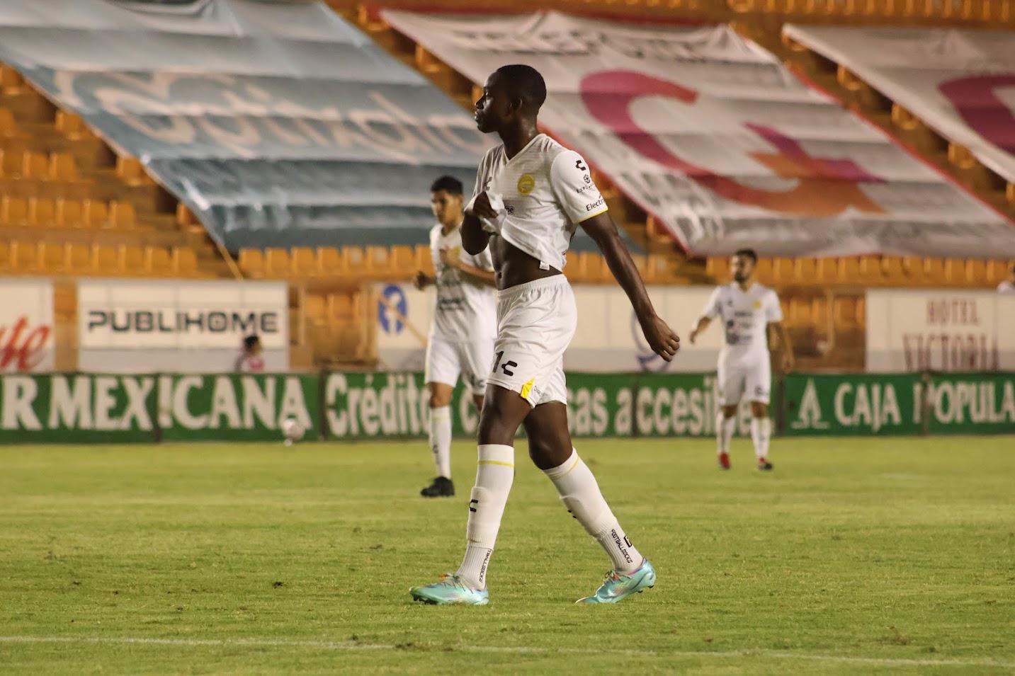 $!Dorados no puede con Alebrijes y termina goleado