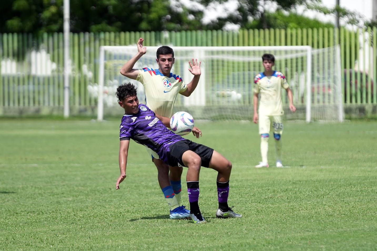 $!La Armería rescata un empate ante América en los Juveniles